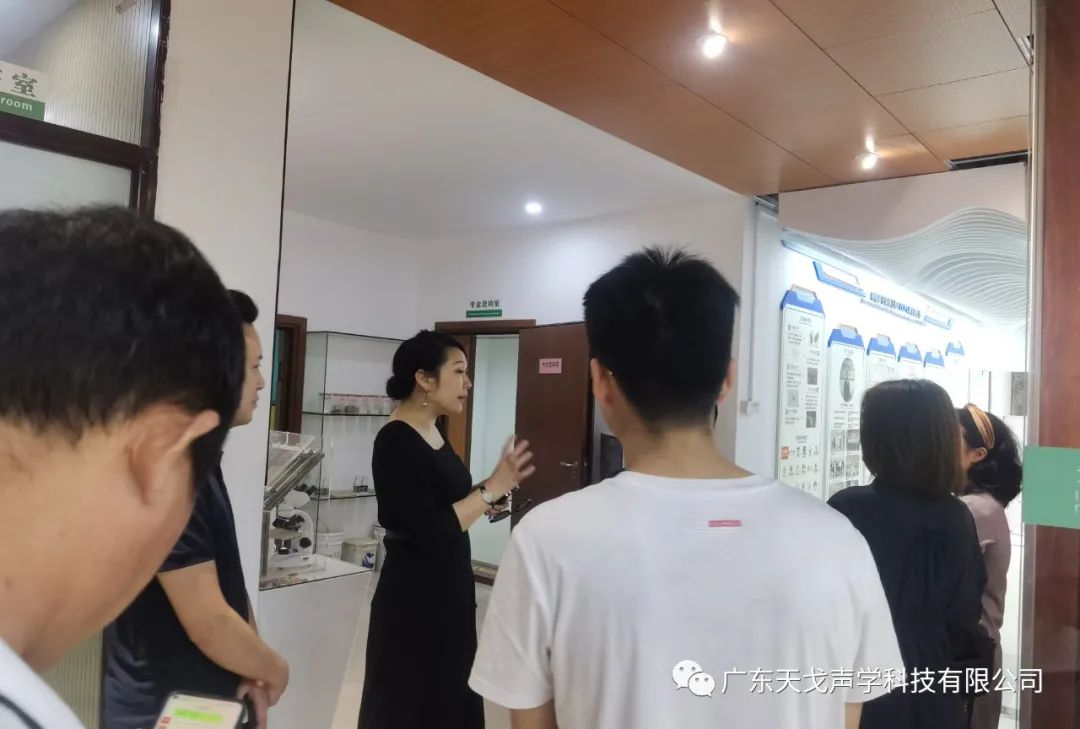 歡迎廣東省建筑裝飾設計行業協會蘭芳會長一行人蒞臨天戈指導工作-3