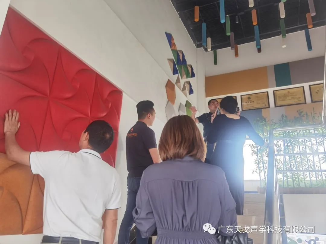 歡迎廣東省建筑裝飾設計行業協會蘭芳會長一行人蒞臨天戈指導工作-4
